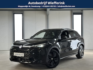 Volkswagen T-Roc 1.5 eTsi R-Line First Edition | IQ light | Pano | Trekhaak |