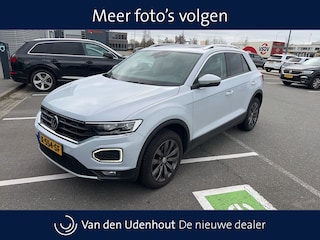 Volkswagen T-Roc 1.5 TSI 150pk Style Business / Navigatie / Panoramadak / Camera