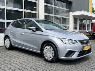 Seat Ibiza 1.0 TSI Style Business Airco Cruise controle Apple carplay Trekhaak 1000kg trekgewicht Telefoonverbinding Navigatiesysteem Stuurwielbediening Parkeersensoren voor en achter Camera