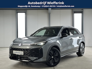 Volkswagen T-Roc 1.5 eTsi R-Line First Edition | IQ light | Pano | Trekhaak |