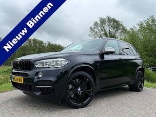 BMW X5 M50D Automaat / Grijs Kenteken / Leder / Panoramadak / 21" Velgen / Camera / Trekhaak / Navi / Clima / PDC / Cruise / LED /