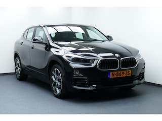 BMW X2 sDrive18i High Executive. Navi, Clima, StoelVerw, 18"LMV, Haak 1700kg