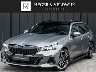 BMW 5-serie Touring 530e xDrive | M-Sport Pro | Panoramadak | Harman Kardon audio | M-Sport Suspension | Adaptive Led | Driving Assistant Plus | Ambient Light | Iconic glow grille | M-Sport Brake Red | Shadowline Lights
