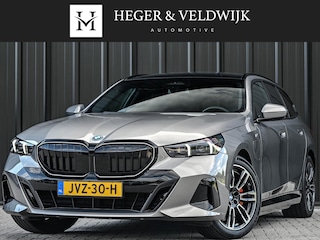 BMW 5-serie Touring 530e xDrive | M-Sport Pro | Panoramadak | Harman Kardon audio | M-Sport Suspension | Adaptive Led | Driving Assistant Plus | Ambient Light | Iconic glow grille | M-Sport Brake Red | Shadowline Lights
