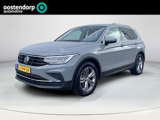 Volkswagen Tiguan 1.5 TSI Elegance Automaat | GEEN AFLEVERKOSTEN | Apple Carplay & Android Auto | Elektrisch wegklapbare trekhaak | Adaptieve Cruise Control | Climate control | Navigatie | Stoel & Stuurwielverwarming | Elektrische kofferbak |