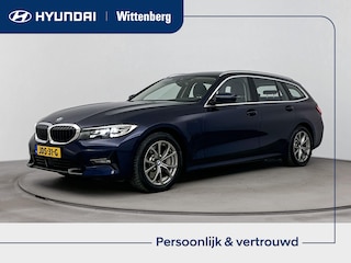 BMW 3-serie Touring 330e High Executive Plug-in | Sportstoelen | Stoelverwarming | Trekhaak | Trekgewicht 1500kg | Navigatie | El. bed. achterklep |
