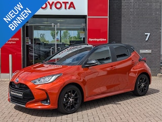 Toyota Yaris 1.5 Hybrid Executive PDC HUD SPORTSTOELEN STOELVERWARMING BI-TONE