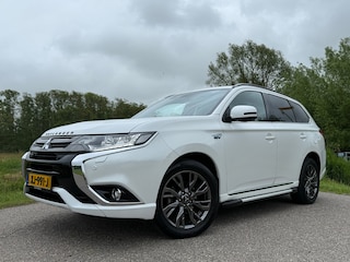 Mitsubishi Outlander 2.0 PHEV S-Edition Automaat / Schuifdak / Leder / 360 Camera / Stuur-/Stoelverwarming / Key-Less / PDC / LED