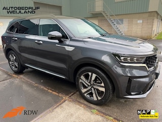 Kia Sorento 1.6 T-GDI Plug-in Hybrid 4WD DynamicPlusLine 7p. I Pano I Trekhaak 1500KG I Stoelverwarming I 19" I Leer I 7P I Carplay I Winterpakket I BTW auto I