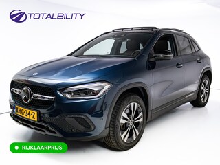Mercedes-Benz GLA 250 e Luxury Line | Pano | Elec. klep | Elec. Trekhaak | Stoel- stuurverwarming | Adap. Cruise | HUD | Sfeerverlichting | Elec. verstelbare bestuurdersstoel met geheugen, Camera, Navigatie Incl. winterset op 17"LMV