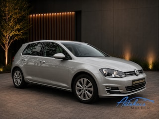 Volkswagen Golf 1.0 TSI Connected Series | Automaat | Camera | Stoelverwarming | NL-Auto