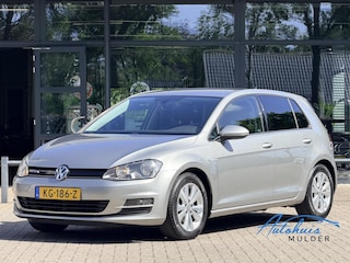 Volkswagen Golf 1.0 TSI Connected Series | Automaat | Camera | Stoelverwarming | NL-Auto