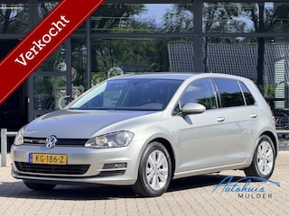 Volkswagen Golf 1.0 TSI Connected Series | Automaat | Camera | Stoelverwarming | NL-Auto