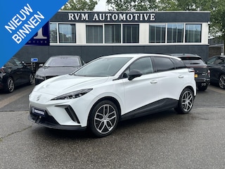 MG 4 Electric Luxury 64 kWh SOH 96% | 10K KM!! |360 CAMERA| 7 JAAR MG GARANTIE T/M 07-2031| ELEK. STOEL| DODE HOEK SENSOR| STOEL + STUURVERWARMING| ADAPTIVE CRUISE CONTROL