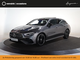 Mercedes-Benz CLA Shooting Brake 180 Business Solution AMG | Panoramaschuifdak | Premium plus | Night pakket | Multispaaks velgen | Head-up display | Dodehoekassistent | 360° camera | Stoelverwarming |
