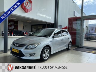 Hyundai i30 1.4i Blue Active Cool,1E Eigenaar,Dealeronderhouden,Airco,Trekhaak,Elektrischpakket,Achteruitrijsensoren,Aux Ipos Usb Aansluiting,15 Inch Lmv ,Zeer Nette Staat !!!!