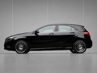 Mercedes-Benz A-klasse 180 Ambition Sport (NAVI,PDC,CLIMATE,CRUISE,LED,BLACK EDITION,BLUETOOTH,SPORTSTOELEN,LM VELGEN,NETTE STAAT)