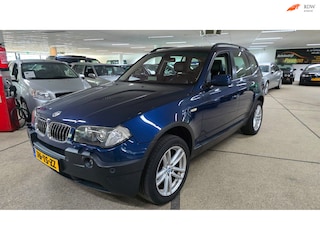 BMW X3 3.0i Executive mooi scherm. Nette auto!