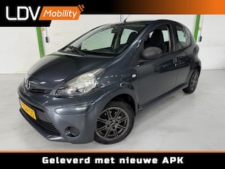 Toyota Aygo 1.0 VVT-I NOW / eerste eigenaar / LM velgen / Airco / APK t/m 05-2027.