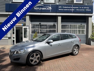 Volvo V60 2.0 D3 Momentum Bj 2012 Navi,trekhaak,clima,16inch,cv 164pk