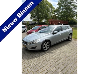 Volvo V60 2.0 D3 Momentum Bj 2012 Navi,trekhaak,clima,16inch,cv 164pk