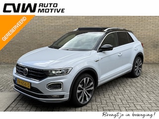Volkswagen T-Roc 1.5 TSI 150pk R-line | Panoramadak | Virtueel cockpit | Adaptieve cruise | Lane assist | Trekhaak afneembaar | 19 inch velgen | Apple CarPlay | Navigatie | Camera | Elektrische achterklep | Keyless | LED | DAB | Volledig onderhouden