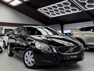 Volvo V60 1.6 T3 Momentum Bluetooth