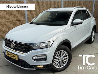 Volkswagen T-Roc 1.0 TSI Style Trekhaak | Climate control | Navigatiesysteem | Cruise control adaptief | DAB ontvangst | Getint glas | Smartphone intergratie | Parkeersensoren voor en achter