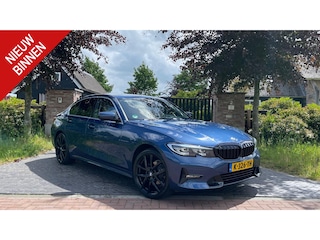 BMW 318i High Executive | 19 Inch | Sfeerverlichting | Sportstoelen | NL-Auto |
