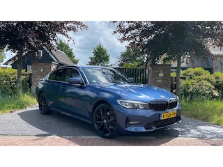 BMW 318i High Executive | 19 Inch | Sfeerverlichting | Sportstoelen | NL-Auto |