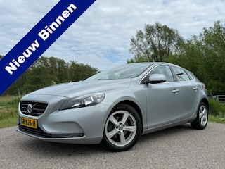 Volvo V40 2.0 D2 Momentum Business | EXPORT | Harman & Kardon | H-Leder | Navi | Clima | 16" Velgen | PDC | Cruise | LED | 6 Versn