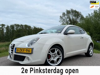 Alfa Romeo Mito 0.9 TwinAir Esclusivo | Leder | 2e Eigenaar | Navi | Clima | 17" Velgen | DNA | PDC | Cruise | LED | AUX/USB/12V |