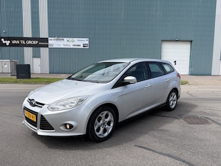Ford Focus Wagon 1.0i EcoBoost Edition Plus 6-Bak 126 PK. Mooie en als nieuw rijdende auto !!! Distributieriem en waterpomp vervangen bij 239.000 KM in maart 2025 !!