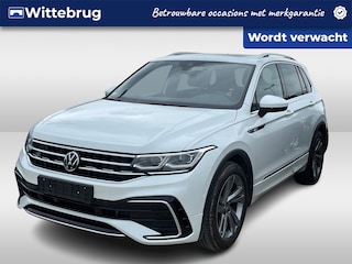 Volkswagen Tiguan 1.5 TSI 150pk R-Line DSG Automaat / Panorama schuifdak / Leder Vienna / LM 19 inch / APP / Elektr klep