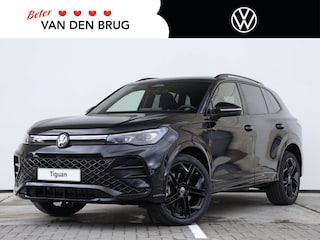 Volkswagen Tiguan R-Line Edition 1.5 eHybrid 200 kW / 272 PK SUV 6 v | Trekhaak | Panorama | Head Up | Black Style | 360 Camera | LED Matrix | Travel Assist | Stuur en Stoelverwarming | 20 inch |