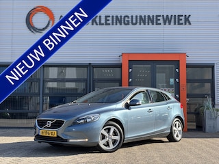Volvo V40 1.6 T3 Kinetic / Trekhaak / Zomer + Winterset / Stoelverwarming / Cruise Control /