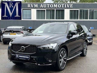 Volvo XC60 2.0 T8 Plug-in hybrid AWD Ultimate Dark Volvo XC60 VOLVO DEALER ONDERHOUDEN | PANODAK | ELEKTRISCHE TREKHAAK | CAMERA | STOEL- & STUURVERWARMING | HEAD-UP DISPLAY | MEMORY SEATS | HARMAN & KARDON | 20 INCH | RIJKLAAR + 12 MND BOVAG
