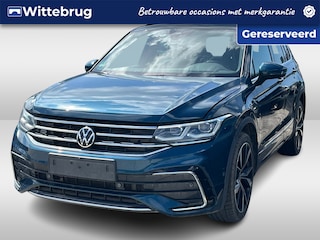 Volkswagen Tiguan 1.4 TSI 245 pk DSG eHybrid R-Line Business / Panorama dak / Trekhaak / Lederen bekleding / 20'' LMV