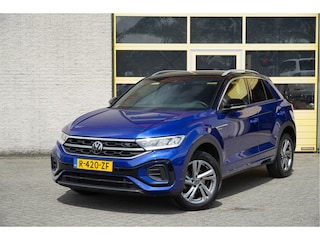 Volkswagen T-Roc 1.5 TSI 150PK! R-Line BJ2023 Lmv 17" | Led V+A | Pdc | App-Connect | Navi | Virtual cockpit | Climate control | Cruise control | Sportstoelen | Sportstuur | Zwarte hemel | Zwart dak | Extra getint glas