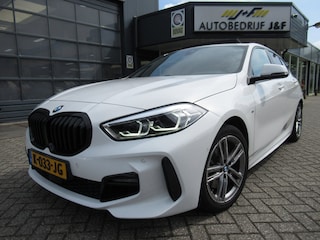 BMW 116i Executive Edition / AUTOMAAT / PANO / NAV / Camera / Stoelverwarming