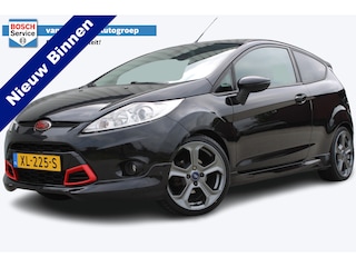 Ford Fiesta 1.6 Metal | Cruise control | Stoelverwarming | Sportpakket | Lederen bekleding | Climate control | Voorruit verwarmd | Bluetooth | Lichtmetalen velgen | Parkeersensoren |