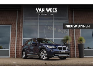 BMW X1 sDrive18i Executive | X-line | Cruise control | Stoelverwarming | Sportstuur | Dakrails | Middenarmsteun | 17 inch | Mistlampen | Airco | Origineel | Youngtimer