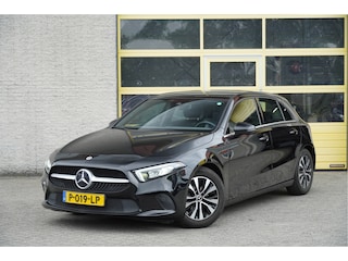 Mercedes-Benz A-klasse 180 5drs Business Solution BJ2022 Lmv 16" | Led V+A | Pdc | Achteruitrijcamera | Navi | Virtual cockpit | Climate control | Cruise control | Verwarmde voorstoelen | Zwarte hemel | Getint glas