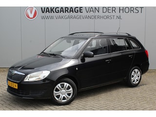 Skoda Fabia Combi 1.2-86pk TSI Arctic. Zeer praktische station met een riante kofferruimte ! Airco, elektr. ramen voor, radio/cd speler etc.