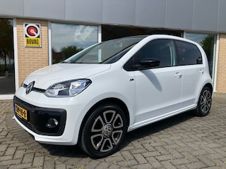 Volkswagen Up 1.0 high up met R-line pakket!