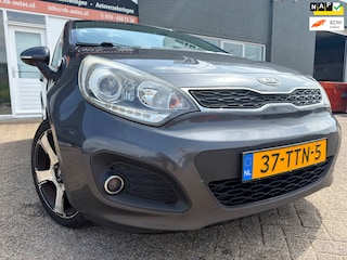 Kia Rio 1.2 CVVT Super Pack met parkeersensoren en bluetooth telefoon en airco