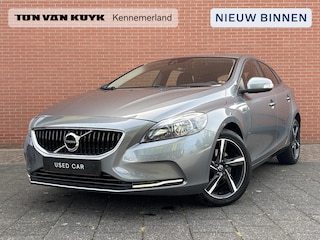 Volvo V40 2.0 T2 Kinetic Navigatie, Bluetooth, 17 inch R-design wielen, High performance audio, Park assist achter, Diffuser achterbumper, Dubbele uitlaten, Volledig dealeronderhouden