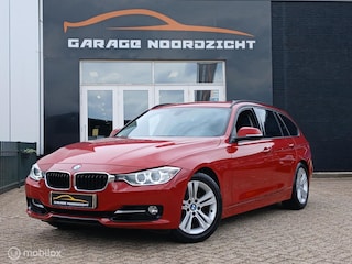 BMW 3-serie Touring 320i Upgrade Edition /Navigatie/Leder