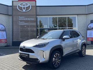 Toyota Yaris Cross HYBRID 130 DYNAMIC NIEUW & DIRECT LEVERBAAR!!! COMFORT-PACK PARK-SENSOREN BLIND-SPOT STOEL/STUURVERW NAVI APPLE/ANDROID
