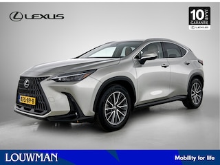 Lexus NX 450h+ AWD Luxury Line | BTW voertuig | 360 Camera | Stoel+stuurverwarming | Elektrische achterklep | Parkeersensoren voor+achter | Blindspot monitor | Onderweg-naar-dealer